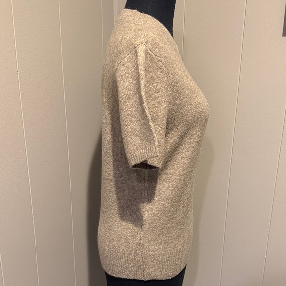 B27 Abercrombie & Fitch Women Medium Tan Gray Crew Neck Sweater Short Sleeve - Picture 3 of 6